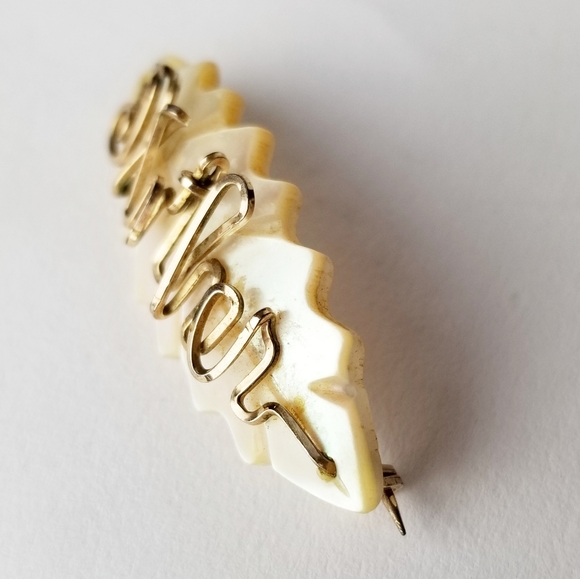 Vintage Handcrafted Mother Leaf Brooch - Picture 8 of 9